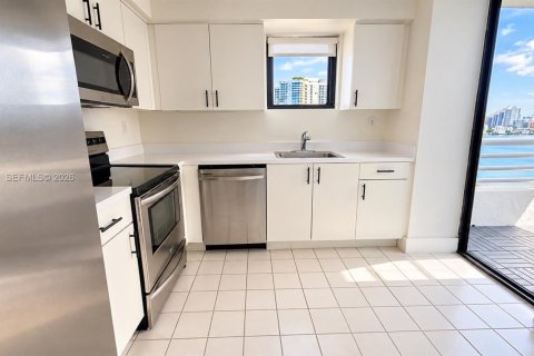 Copropriété à louer à Aventura, Floride: 2 chambres, 109.72 m2 № 2385071 - photo 2
