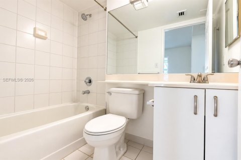 Copropriété à louer à Aventura, Floride: 2 chambres, 109.72 m2 № 2385071 - photo 5