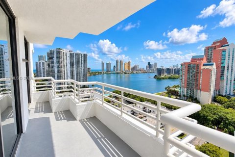 Condo à Aventura, Floride, 2 chambres  № 2385071