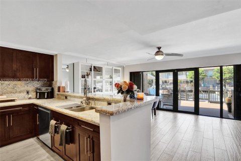 Townhouse in North Miami Beach, Florida 2 bedrooms, 144 sq.m. № 1991802 - photo 19