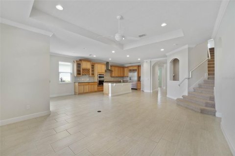House in Orlando, Florida 5 bedrooms, 278.71 sq.m. № 2403714 - photo 5