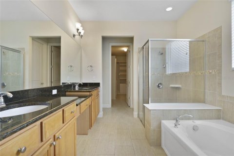 House in Orlando, Florida 5 bedrooms, 278.71 sq.m. № 2403714 - photo 22