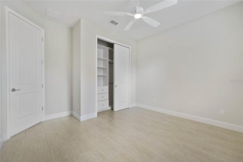 House in Orlando, Florida 5 bedrooms, 278.71 sq.m. № 2403714 - photo 29