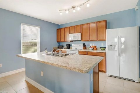 House in Lehigh Acres, Florida 4 bedrooms, 229.47 sq.m. № 1648411 - photo 4