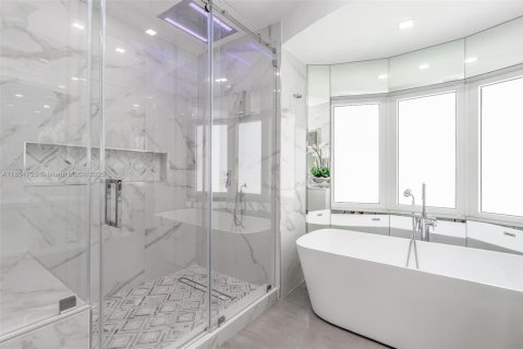 Снять в аренду виллу или дом в Бей-Харбор-Айлендс, Флорида 6 спален, 324.23м2, № 1963373 - фото 19