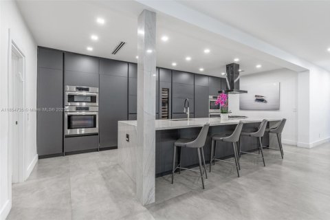 Снять в аренду виллу или дом в Бей-Харбор-Айлендс, Флорида 6 спален, 324.23м2, № 1963373 - фото 3