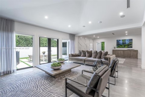 Снять в аренду виллу или дом в Бей-Харбор-Айлендс, Флорида 6 спален, 324.23м2, № 1963373 - фото 6