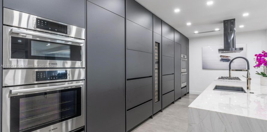 Дом в Бей-Харбор-Айлендс, Флорида 6 спален, 324.23м2 № 1963373