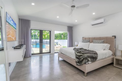 Снять в аренду виллу или дом в Бей-Харбор-Айлендс, Флорида 6 спален, 324.23м2, № 1963373 - фото 12