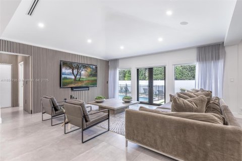 Снять в аренду виллу или дом в Бей-Харбор-Айлендс, Флорида 6 спален, 324.23м2, № 1963373 - фото 8