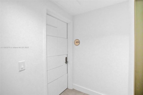 Copropriété à vendre à Miami, Floride: 3 chambres, 141.77 m2 № 1956274 - photo 17