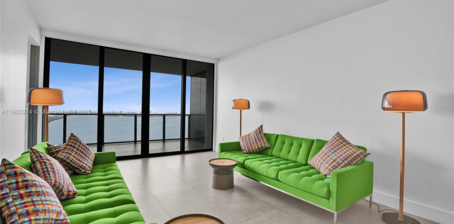 Condo à Miami, Floride, 3 chambres  № 1956274