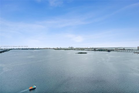 Copropriété à vendre à Miami, Floride: 3 chambres, 141.77 m2 № 1956274 - photo 15