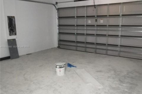 House in Lehigh Acres, Florida 3 bedrooms, 139.26 sq.m. № 1940602 - photo 28