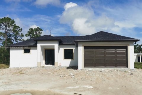 House in Lehigh Acres, Florida 3 bedrooms, 139.26 sq.m. № 1940602 - photo 1