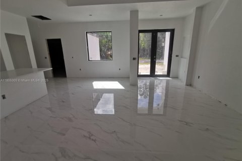 House in Lehigh Acres, Florida 3 bedrooms, 139.26 sq.m. № 1940602 - photo 8