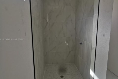 House in Lehigh Acres, Florida 3 bedrooms, 139.26 sq.m. № 1940602 - photo 12