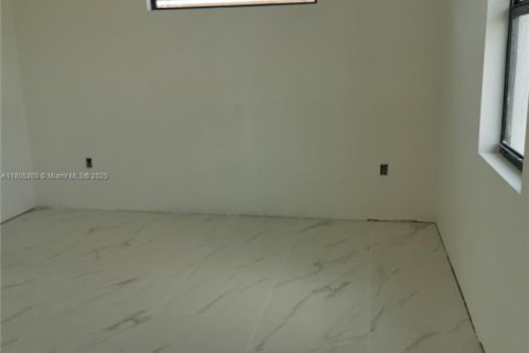 House in Lehigh Acres, Florida 3 bedrooms, 139.26 sq.m. № 1940602 - photo 11