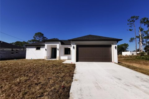 House in Lehigh Acres, Florida 3 bedrooms, 139.26 sq.m. № 1940602 - photo 29