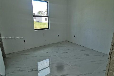 House in Lehigh Acres, Florida 3 bedrooms, 139.26 sq.m. № 1940602 - photo 15