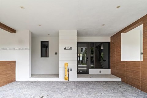 Townhouse in Dania Beach, Florida 3 bedrooms, 145.48 sq.m. № 1713295 - photo 9