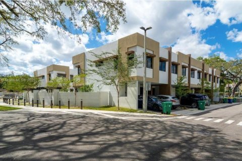 Townhouse in Dania Beach, Florida 3 bedrooms, 145.48 sq.m. № 1713295 - photo 4