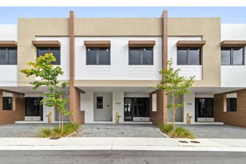 Townhouse in Dania Beach, Florida 3 bedrooms, 145.48 sq.m. № 1713295 - photo 1