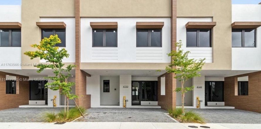 Townhouse in Dania Beach, Florida 3 bedrooms, 145.48 sq.m. № 1713295