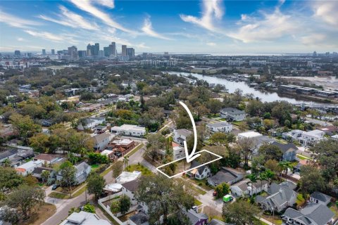 House in Tampa, Florida 5 bedrooms, 301 sq.m. № 1048699 - photo 8