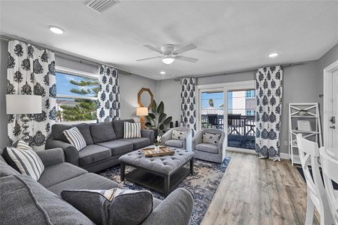 Condo in Indian Rocks Beach, Florida, 3 bedrooms  № 1578892 - photo 17