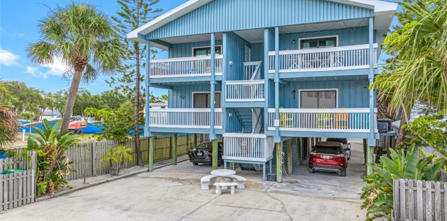 Condo in Indian Rocks Beach, Florida, 3 bedrooms № 1578892