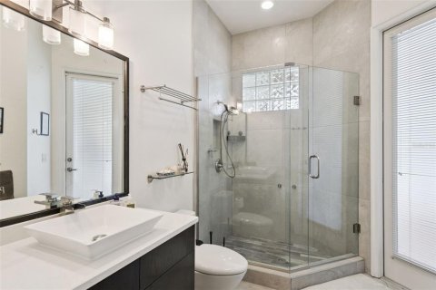 House in Orlando, Florida 5 bedrooms, 336.4 sq.m. № 2396279 - photo 24