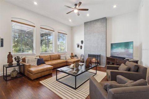 House in Orlando, Florida 5 bedrooms, 336.4 sq.m. № 2396279 - photo 14