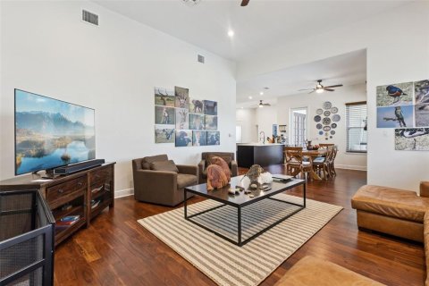 House in Orlando, Florida 5 bedrooms, 336.4 sq.m. № 2396279 - photo 13