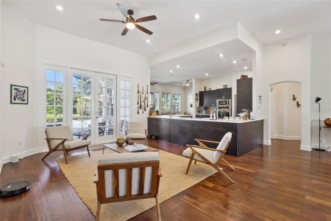 House in Orlando, Florida 5 bedrooms, 336.4 sq.m. № 2396279 - photo 6