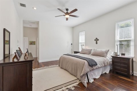 House in Orlando, Florida 5 bedrooms, 336.4 sq.m. № 2396279 - photo 17