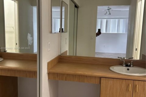 Condominio en alquiler en Miami, Florida, 2 dormitorios, 80.82 m2 № 1992033 - foto 5