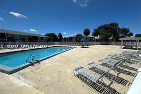 Condominio en alquiler en Miami, Florida, 2 dormitorios, 80.82 m2 № 1992033 - foto 10