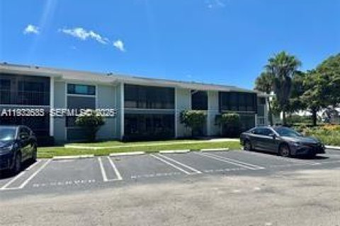 Condominio en alquiler en Miami, Florida, 2 dormitorios, 80.82 m2 № 1992033 - foto 9