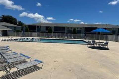 Condominio en alquiler en Miami, Florida, 2 dormitorios, 80.82 m2 № 1992033 - foto 8