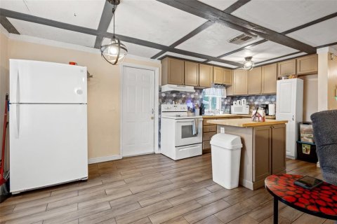 House in Saint Petersburg, Florida 3 bedrooms, 94.02 sq.m. № 1827081 - photo 12