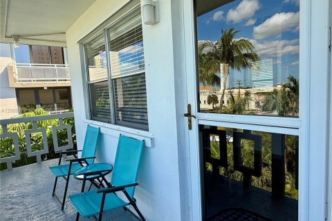 Condo à Hallandale Beach, Floride, 2 chambres  № 2090189