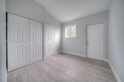 Villa ou maison à louer à Miami, Floride: 3 chambres, 120.77 m2 № 1996557 - photo 14