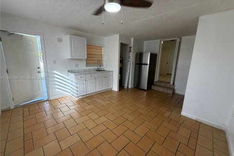 House in Hialeah, Florida 3 bedrooms, 132.66 sq.m. № 2021989 - photo 15