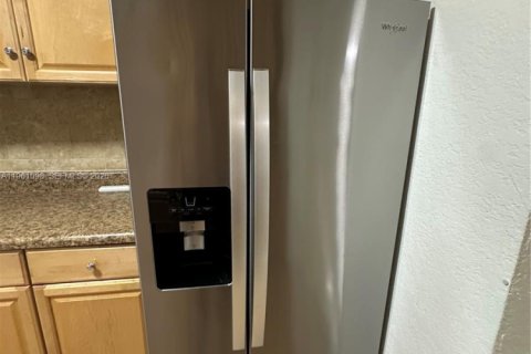 House in Hialeah, Florida 3 bedrooms, 132.66 sq.m. № 2021989 - photo 21