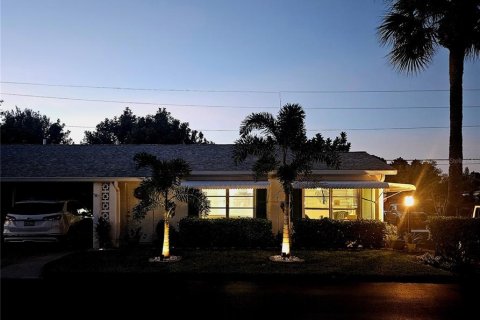 House in Bradenton, Florida 3 bedrooms, 112.6 sq.m. № 2302410