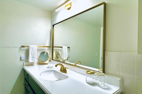 Condo in Fort Lauderdale, Florida, 1 bedroom № 1969542 - photo 15