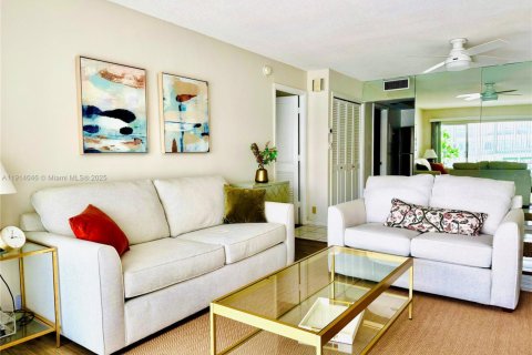 Condo in Fort Lauderdale, Florida, 1 bedroom № 1969542 - photo 3
