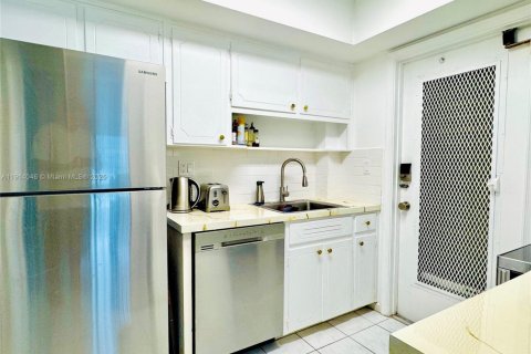 Condo in Fort Lauderdale, Florida, 1 bedroom № 1969542 - photo 18