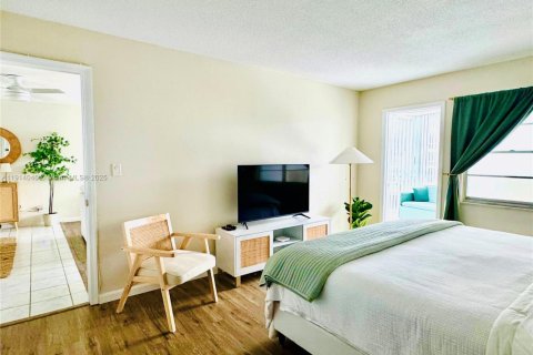 Condo in Fort Lauderdale, Florida, 1 bedroom № 1969542 - photo 4